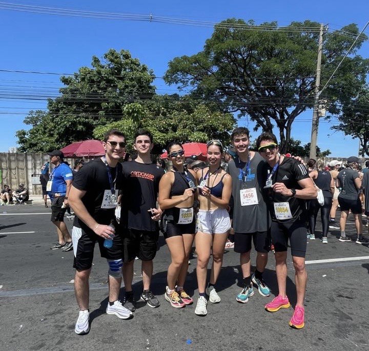 Estudantes da UFOP e membros do movimento durante corrida.