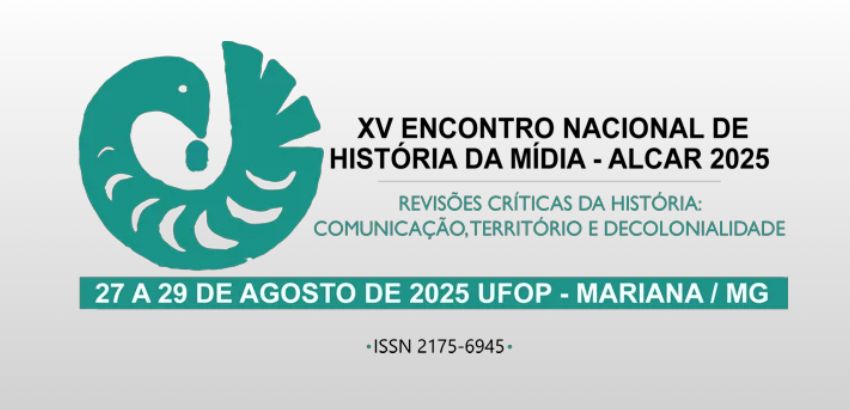 Cartaz do XV Encontro Nacional de História da Mídia - ALCAR 2025, com o tema 'Revisões Críticas da História: Comunicação, Território e Decolonialidade'. O evento ocorrerá de 27 a 29 de agosto de 2025 na UFOP, em Mariana/MG. Na imagem há um símbolo gráfico