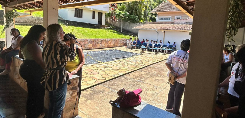 Participantes do AGTI durante bingo.