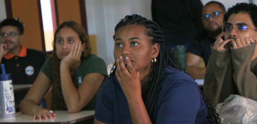Calouros do curso de Ciência e Tecnologia de Alimentos assistem a relatos de ex-alunos do curso