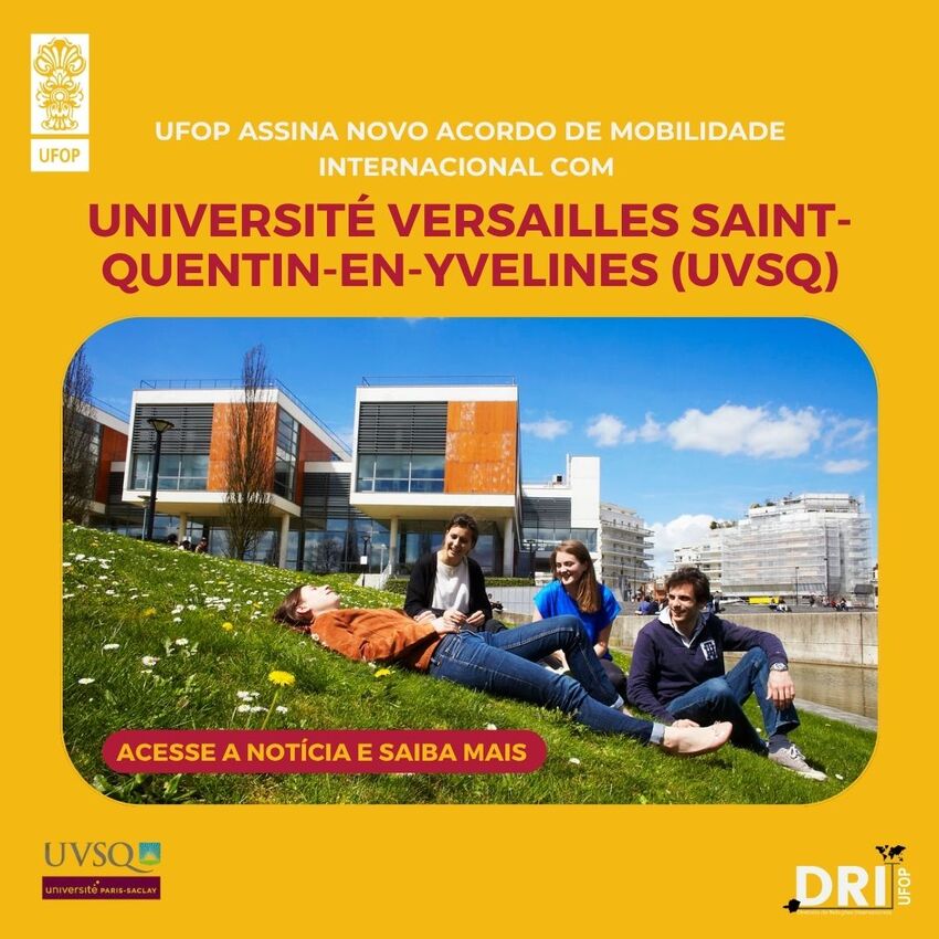Imagem mostra três jovens: um sentado, um pé e uma deitada sorrido. Eles estão em um gramado e ao fundo um prédio universitário. Cartaz divulga parceira da Ufop com Université de Versailles, na França. Cores amarelo e vermelho predominam.
