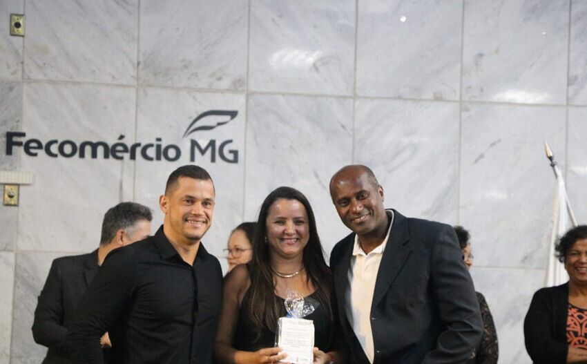 Imagens traz professores e forma ao meio.