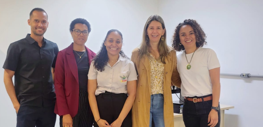 Representantes da Pref. Rio Doce junto à membros do CAES em visita às instalações da universidade