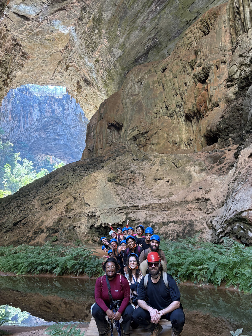 Estudantes da UFOP em visita ao Parque Nacional Cavernas do Peruaçu