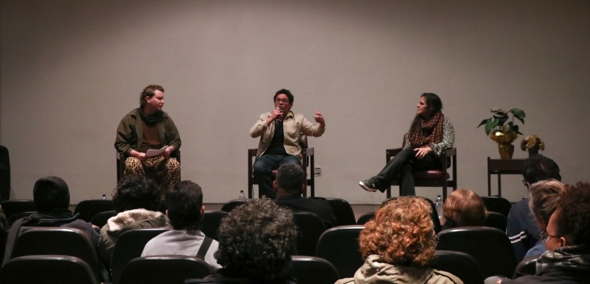 Três pessoas participam de debate no Anexo do Museu da Inconfidência