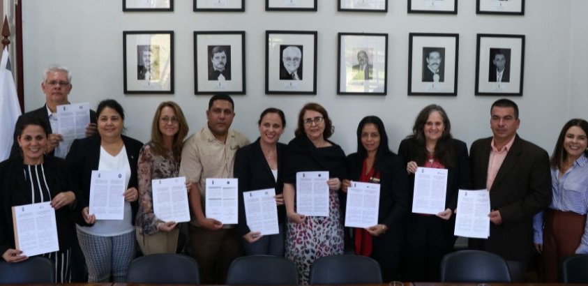 Assinatura de convênios com universidades cubanas