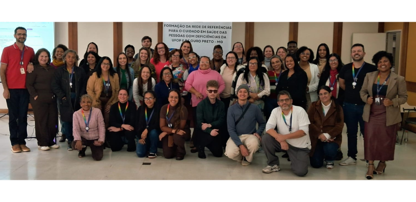 Participantes do segundo encontro se reúnem para a foto